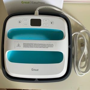 Cricut Easy Press with 8x10 Easy Press Mat and Iron on Transfers